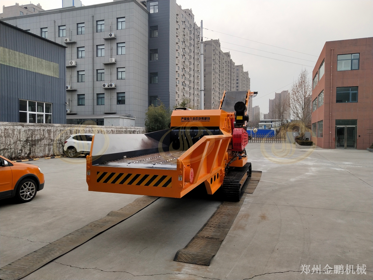 郑州金鹏移动式柴油木材破碎机处理树枝与废木料配置说明